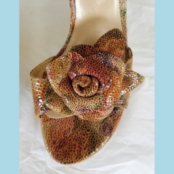 New STUART WEITZMAN Textured Leather shoes - Picture 3 of 5